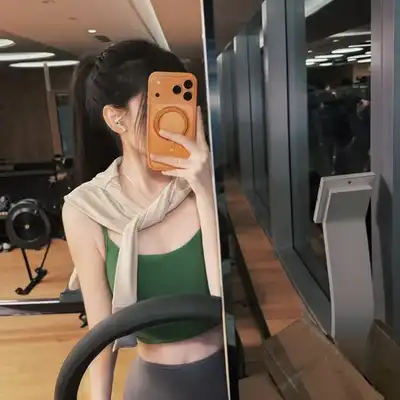 许博静